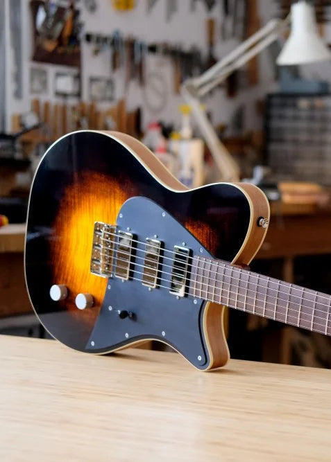 Swannell Guitars - Sunburst / Cherry Sunbear Sunbirds