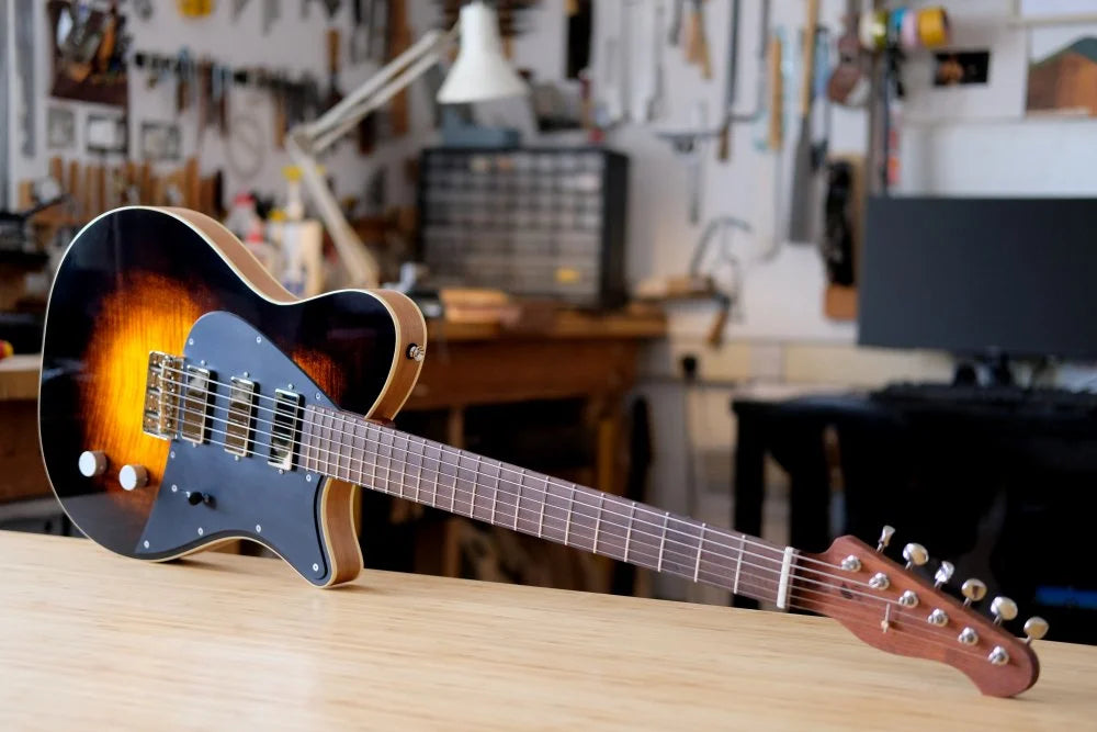Swannell Guitars - Sunburst / Cherry Sunbear Sunbirds