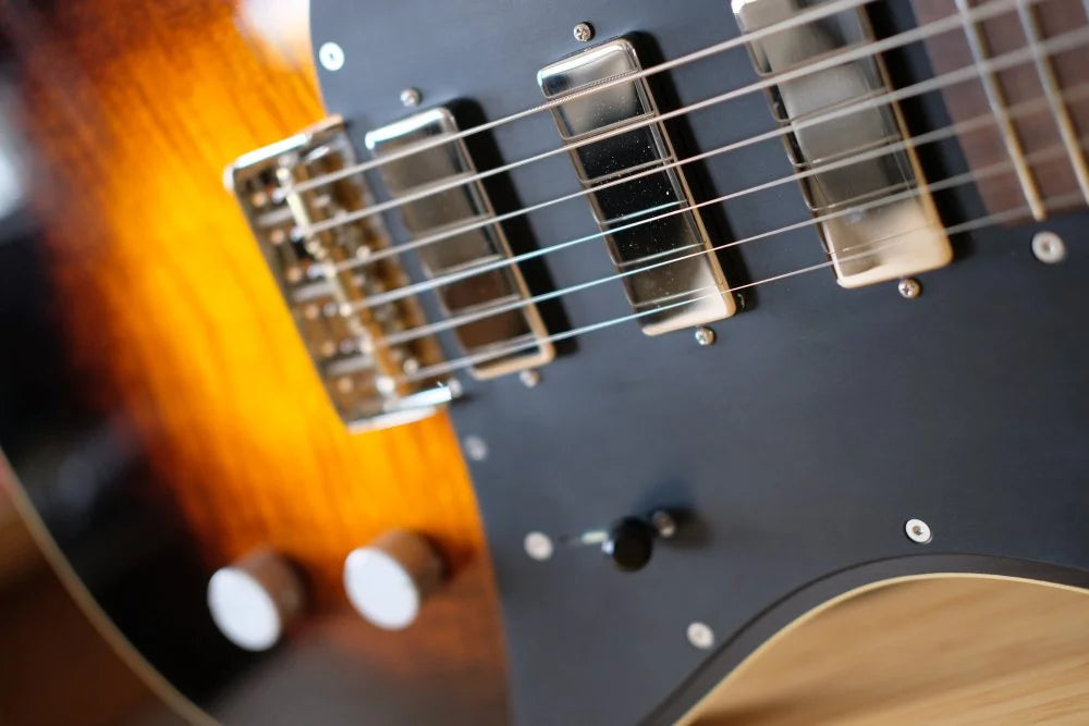 Swannell Guitars - Sunburst / Cherry Sunbear Sunbirds