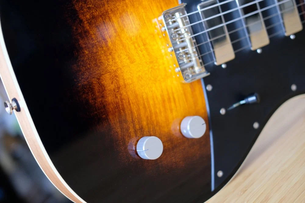 Swannell Guitars - Sunburst / Cherry Sunbear Sunbirds
