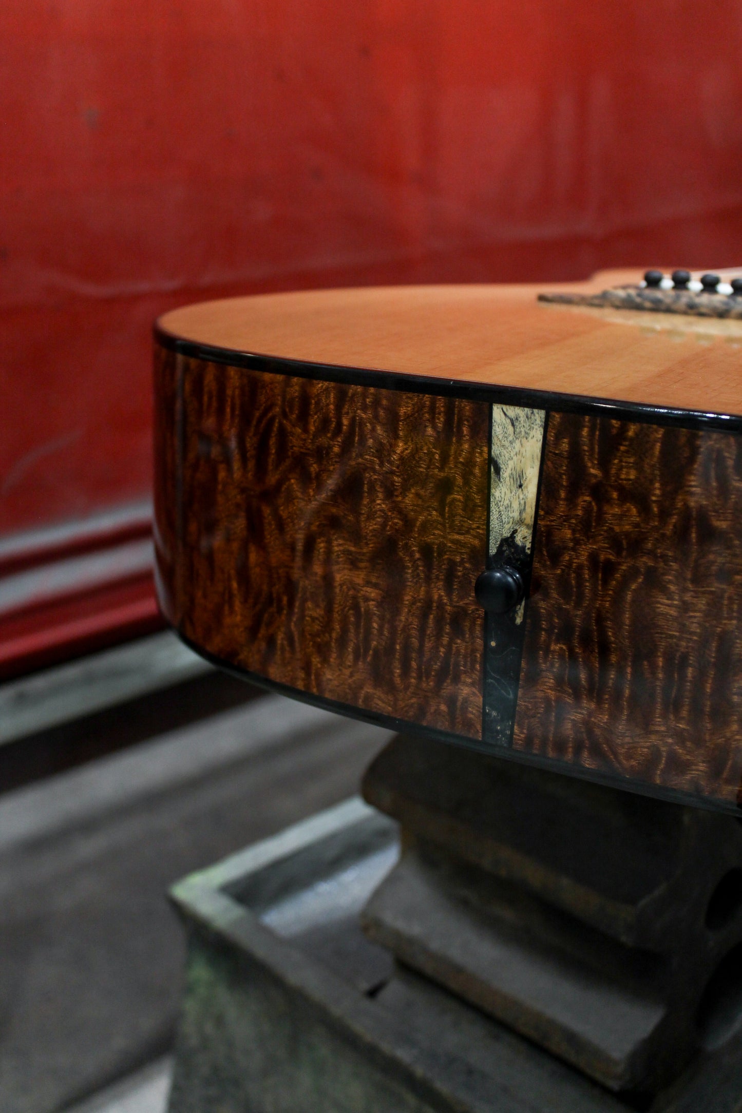 Leddington Guitars - Douglas Fir, Pommelle Sapele, Model-O