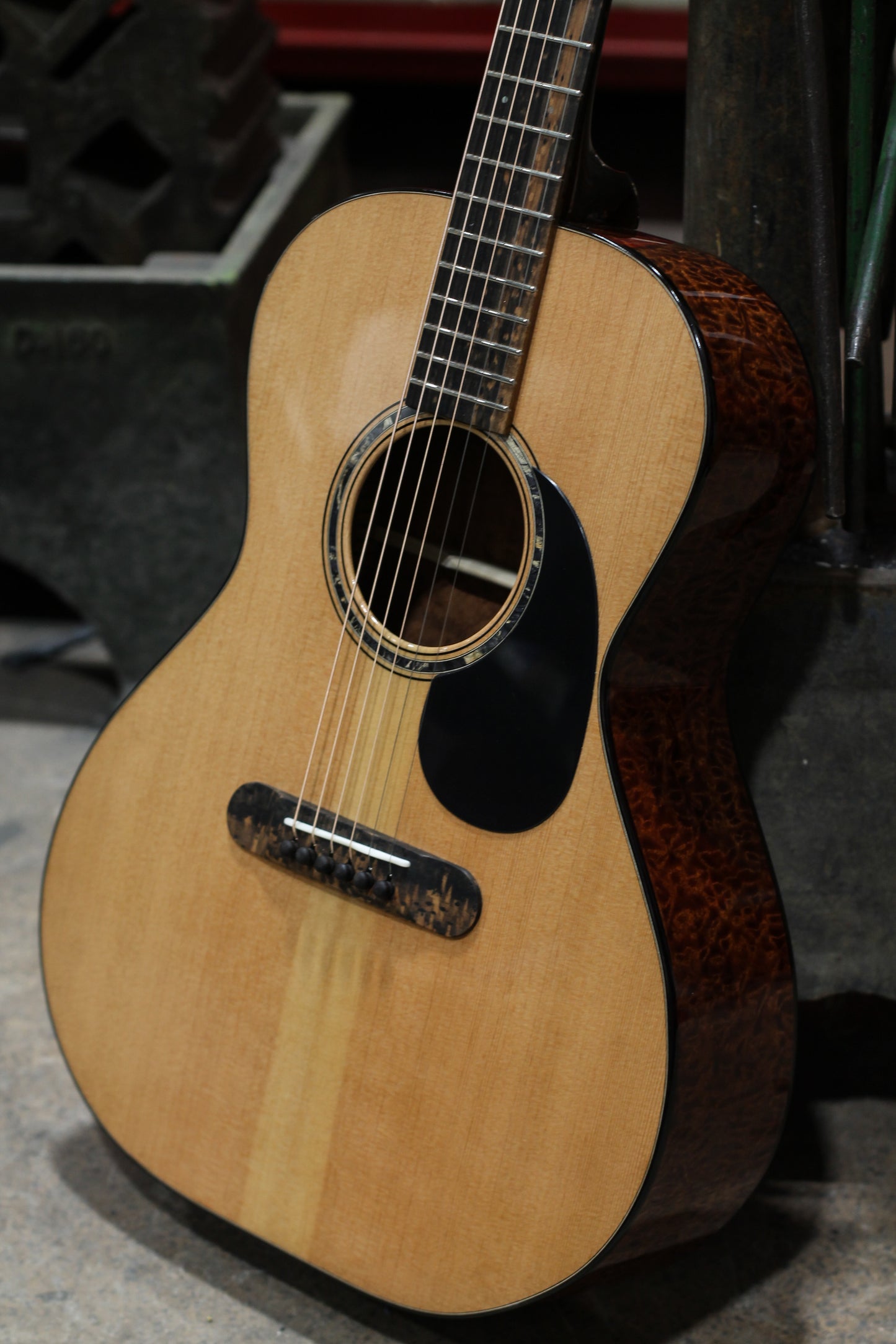 Leddington Guitars - Douglas Fir, Pommelle Sapele, Model-O