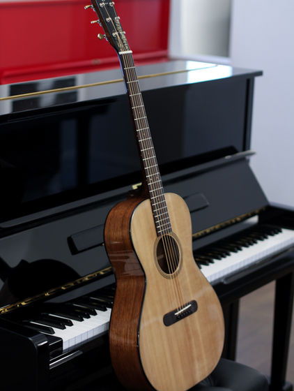 Leddington Piano Guitar